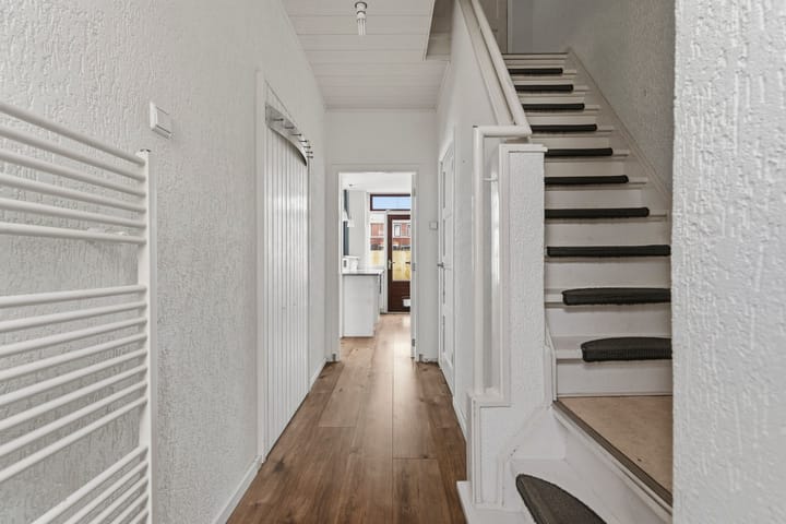 Twee-onder-één-kap te koop: van Wijkstraat 13, Huissen