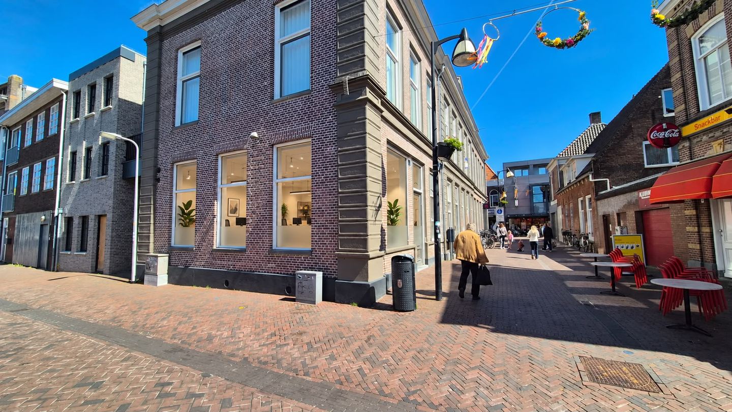 View photo 1 of Hagenstraat 2