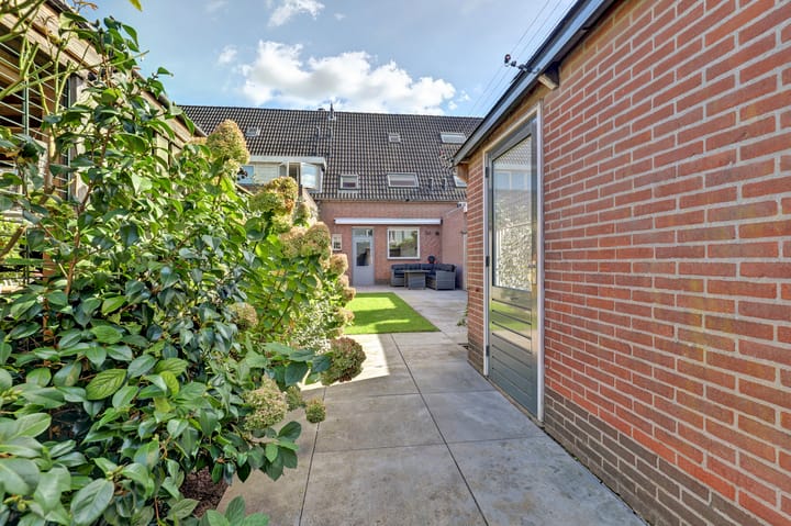 Tussenwoning te koop: De Torenvalk 21, Rossum (Ge)