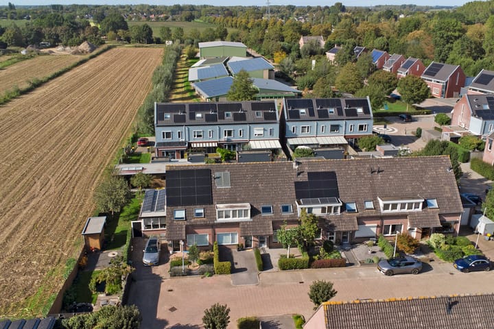 Tussenwoning te koop: De Torenvalk 21, Rossum (Ge)