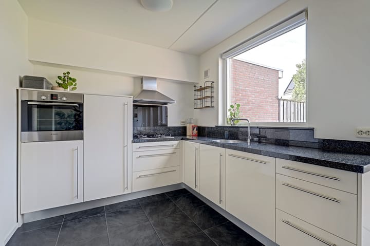 Tussenwoning te koop: De Torenvalk 21, Rossum (Ge)