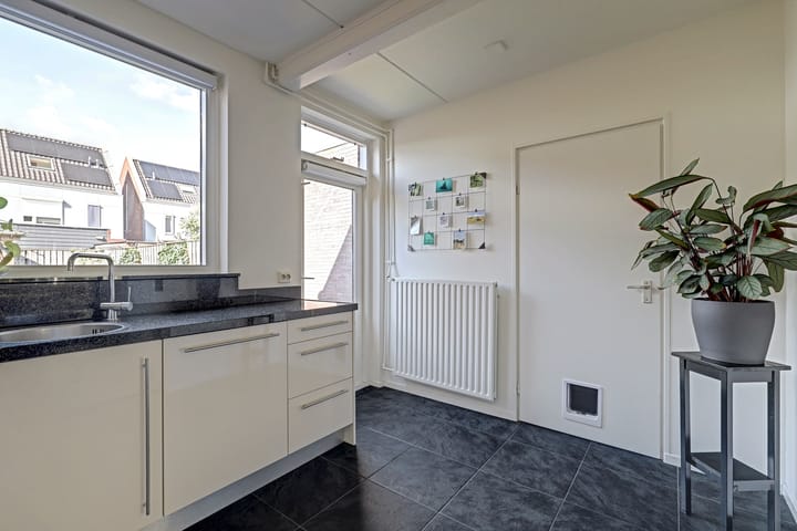 Tussenwoning te koop: De Torenvalk 21, Rossum (Ge)