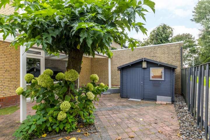 Tussenwoning te koop: Lemmender 110, Brunssum