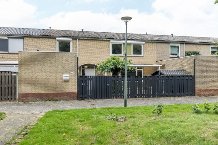 Tussenwoning te koop: Lemmender 110, Brunssum