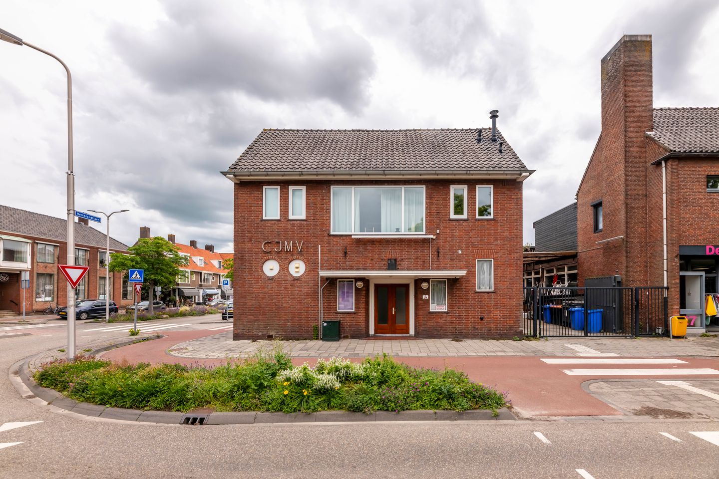 View photo 2 of Stationsweg 29