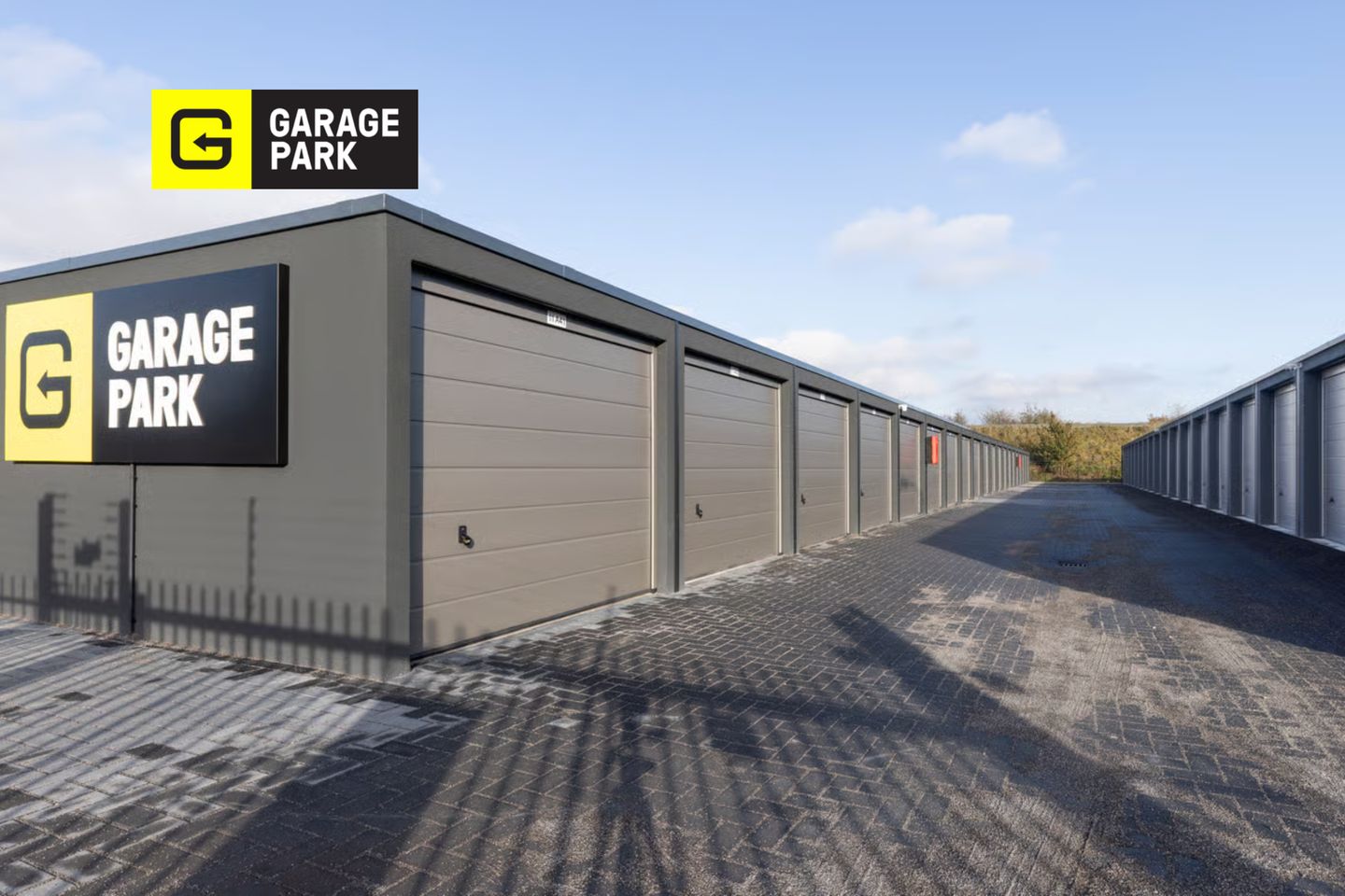 Bekijk foto 2 van GaragePark Almelo