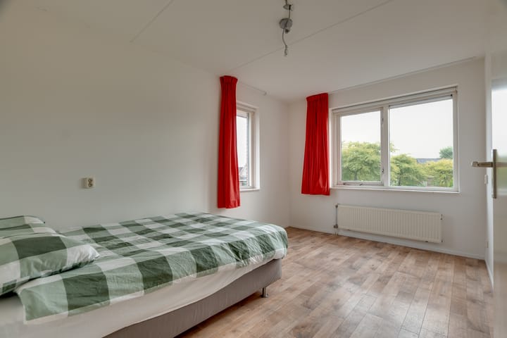 Twee-onder-één-kap te koop: Everlaan 32, Assen