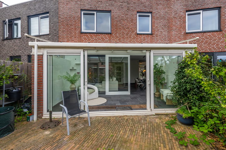 Tussenwoning te koop: Rieteiland 20, Rijswijk (Zh)