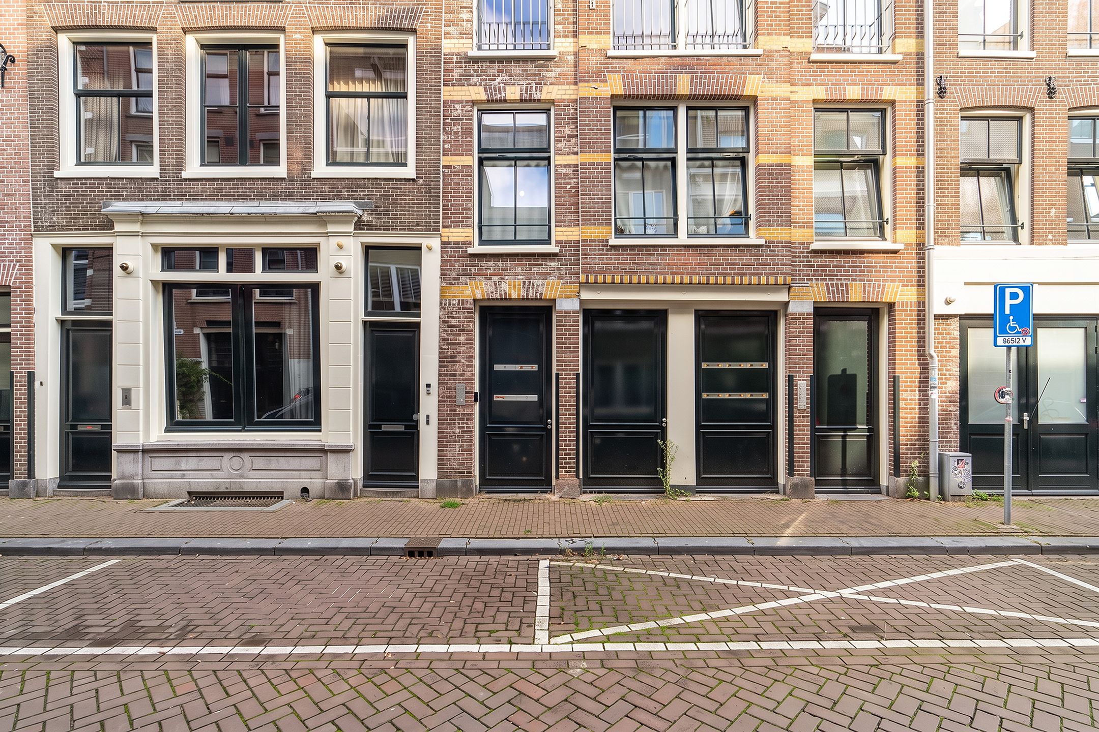 Photo 18 of Bloemstraat 123-C