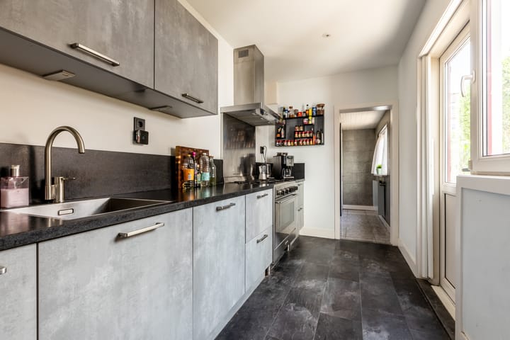 Twee-onder-één-kap te koop: Oost Indiëstraat 82, Haarlem