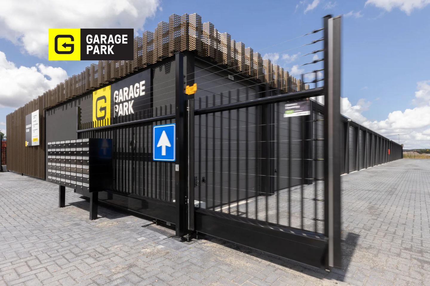 Bekijk foto 2 van GaragePark Hulst XXL