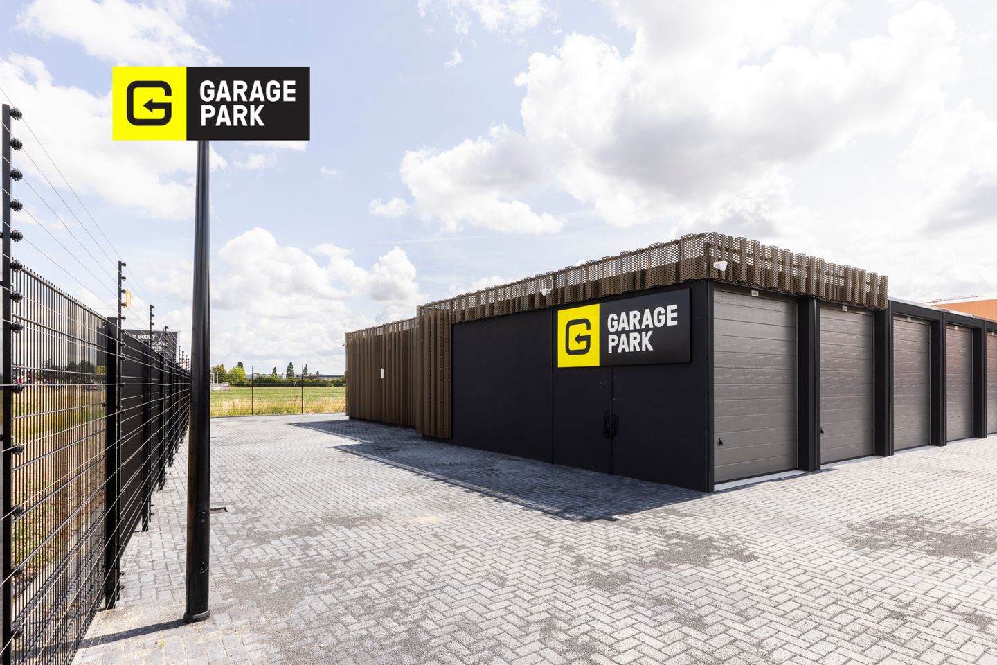 Bekijk foto 4 van GaragePark Hulst XXL