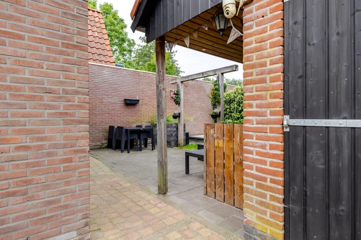 Twee-onder-één-kap te koop: De Buorren 139, Lippenhuizen