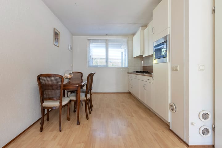 Tussenwoning te koop: Distelvink 48, Emmen