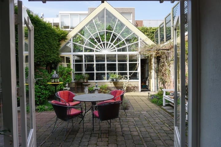 Tussenwoning te koop: Prins Hendrikstraat 42, Naaldwijk