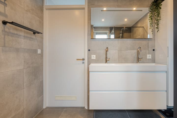 Tussenwoning te koop: Van der Brugghenstraat 20, Bergentheim
