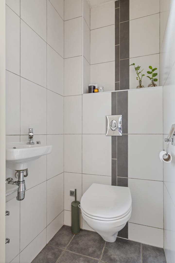 Tussenwoning te koop: Venneweide 10, Breda