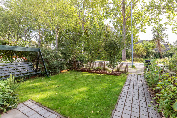 Tussenwoning te koop: Aalsmeerderweg 765, Rijsenhout