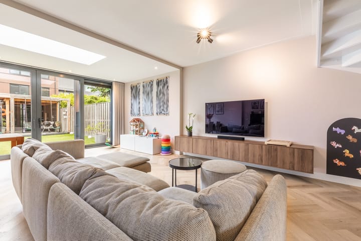 Tussenwoning te koop: Vissersknoop 10, Almere