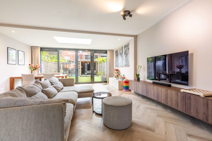 Tussenwoning te koop: Vissersknoop 10, Almere
