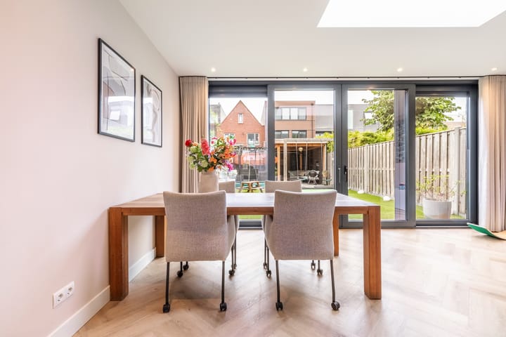 Tussenwoning te koop: Vissersknoop 10, Almere