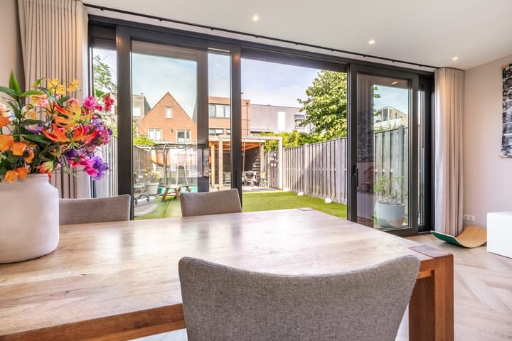 Tussenwoning te koop: Vissersknoop 10, Almere