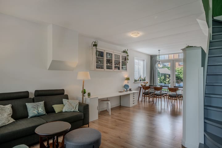 Twee-onder-één-kap te koop: Zuiddijk 368, Zaandam