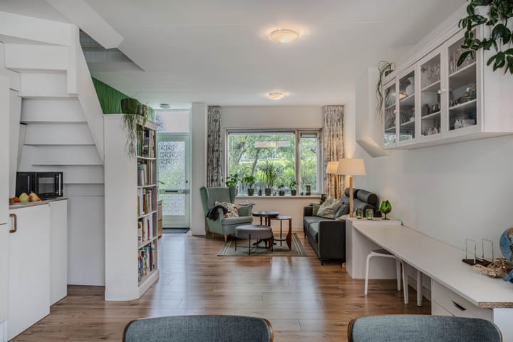 Twee-onder-één-kap te koop: Zuiddijk 368, Zaandam