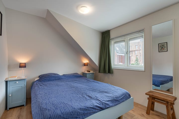 Twee-onder-één-kap te koop: Zuiddijk 368, Zaandam