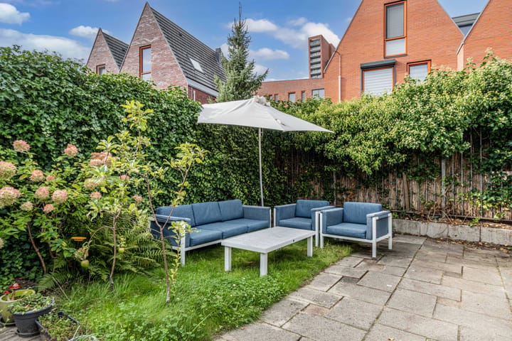 Twee-onder-één-kap te koop: Zuiddijk 368, Zaandam