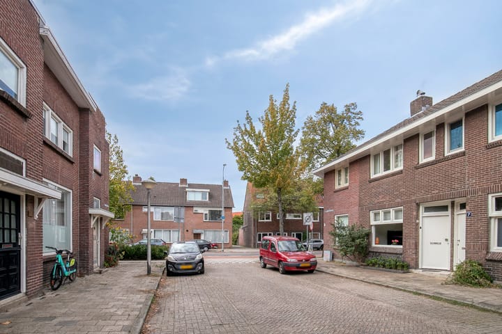 Tussenwoning te koop: St Lambertusstraat 1A, Eindhoven