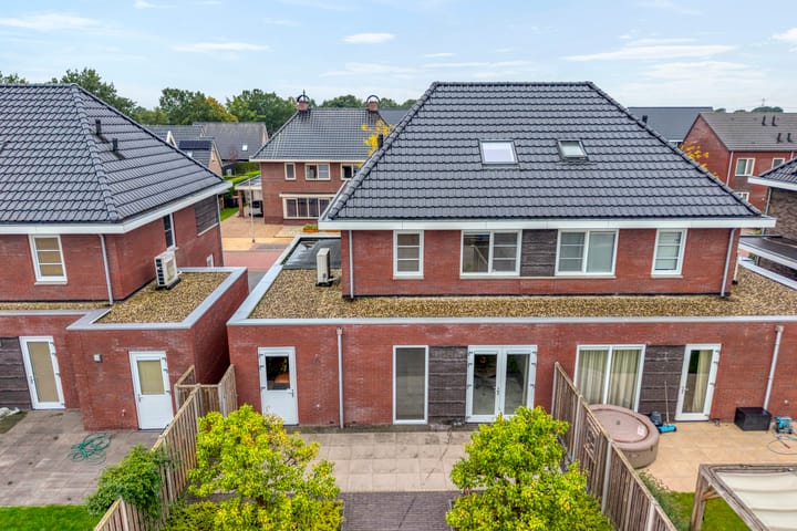 Twee-onder-één-kap te koop: Spinnerijstraat 5, Slagharen