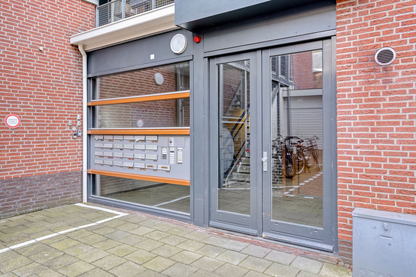 Photo 4 of Landstraat 8-17