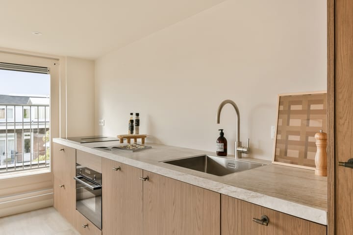 Appartement te koop: Aalsmeerweg 8-4, Amsterdam