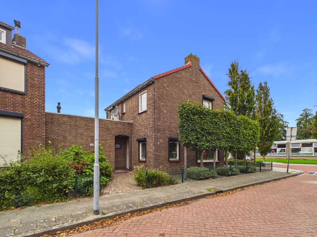 Photo 2 of Margrietstraat 1