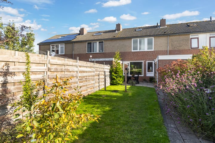 Tussenwoning te koop: De Stringen 6, Hallum