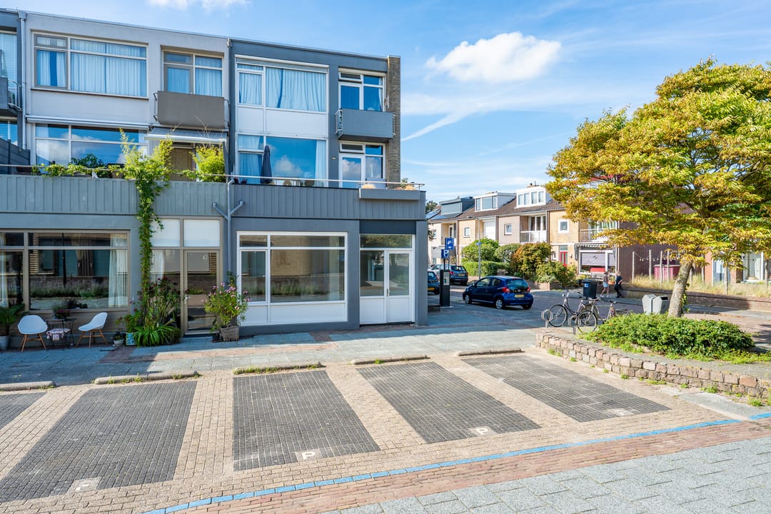 Photo 8 of Albert Verweystraat 54