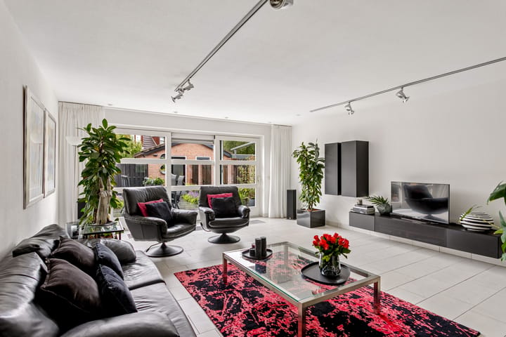 Tussenwoning te koop: Goudsmedengilde 4, Houten