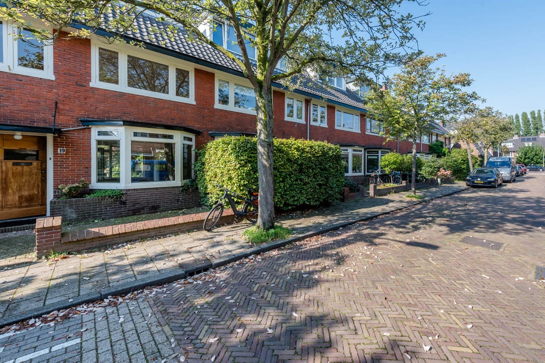 Photo 37 of Dolfijnstraat 19