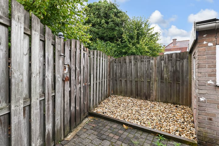 Tussenwoning te koop: Emmastraat 10, Voorburg
