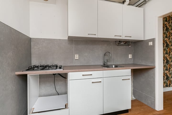 Tussenwoning te koop: Emmastraat 10, Voorburg