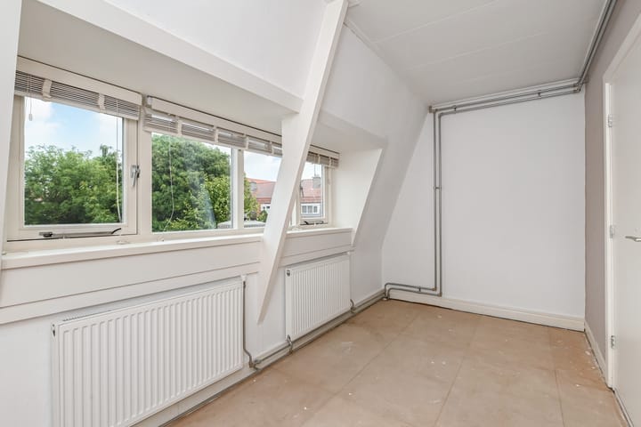 Tussenwoning te koop: Emmastraat 10, Voorburg