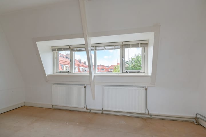 Tussenwoning te koop: Emmastraat 10, Voorburg