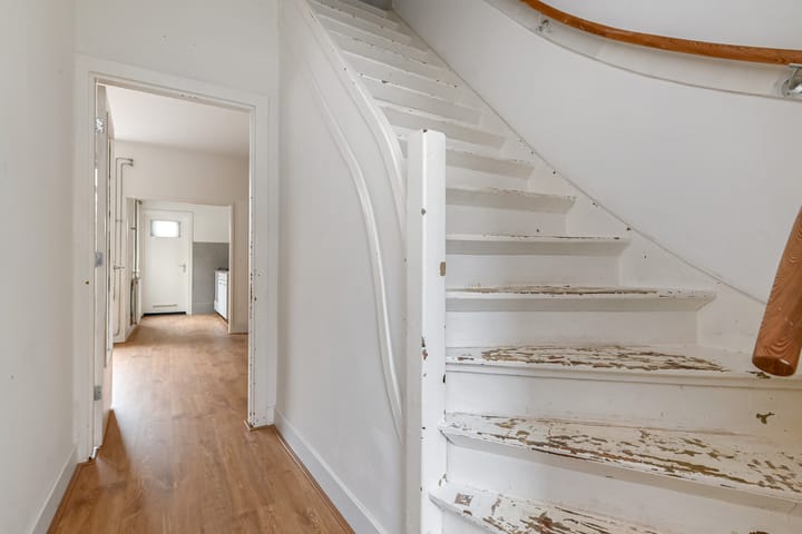 Tussenwoning te koop: Emmastraat 10, Voorburg