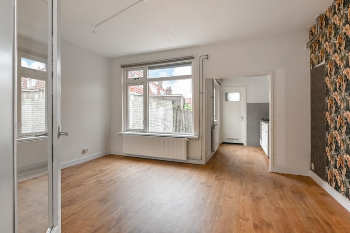 Tussenwoning te koop: Emmastraat 10, Voorburg