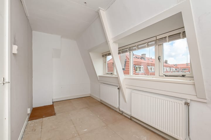 Tussenwoning te koop: Emmastraat 10, Voorburg