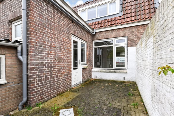 Tussenwoning te koop: Emmastraat 10, Voorburg