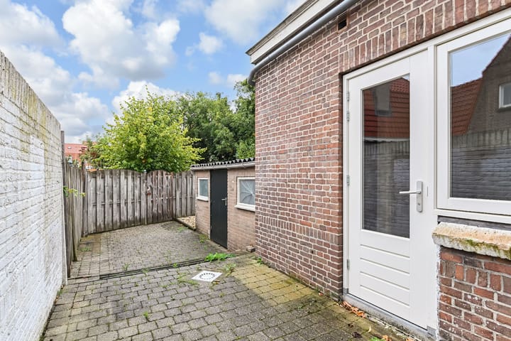 Tussenwoning te koop: Emmastraat 10, Voorburg