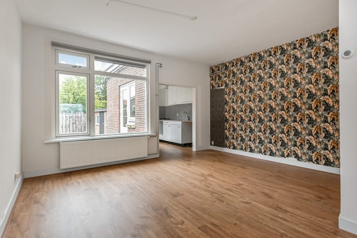 Tussenwoning te koop: Emmastraat 10, Voorburg