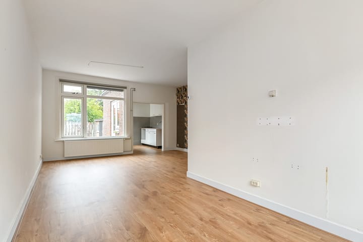 Tussenwoning te koop: Emmastraat 10, Voorburg